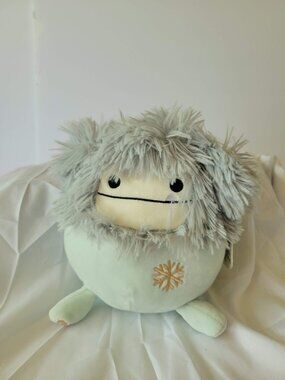 Squishmallow 8” Evita the Bigfoot Holiday Yeti Snowflake 2022 Kellytoy